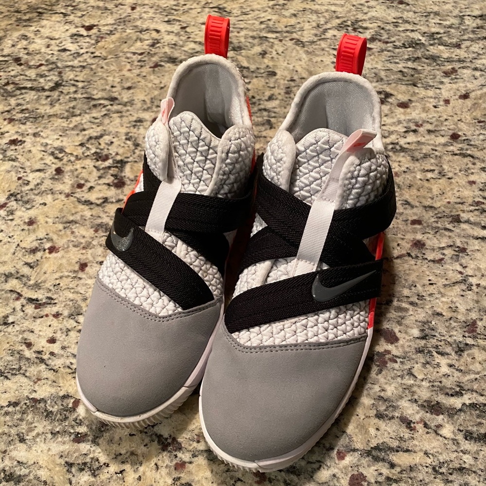 🔥 Nike Kids Lebron James Mid Quilted Sneakers.